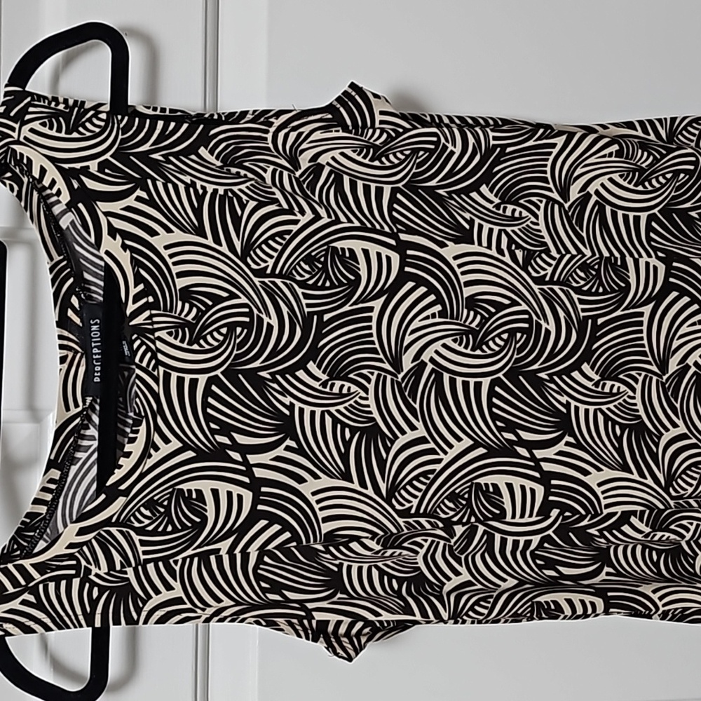 Pretty & Comfy Perceptions Long Poly/Spandex Abst… - image 2